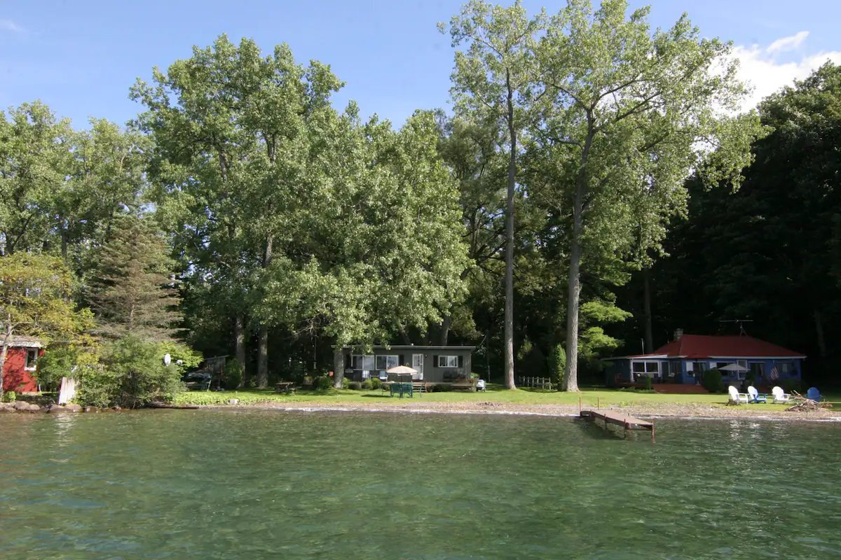 Green Cottage and Lake